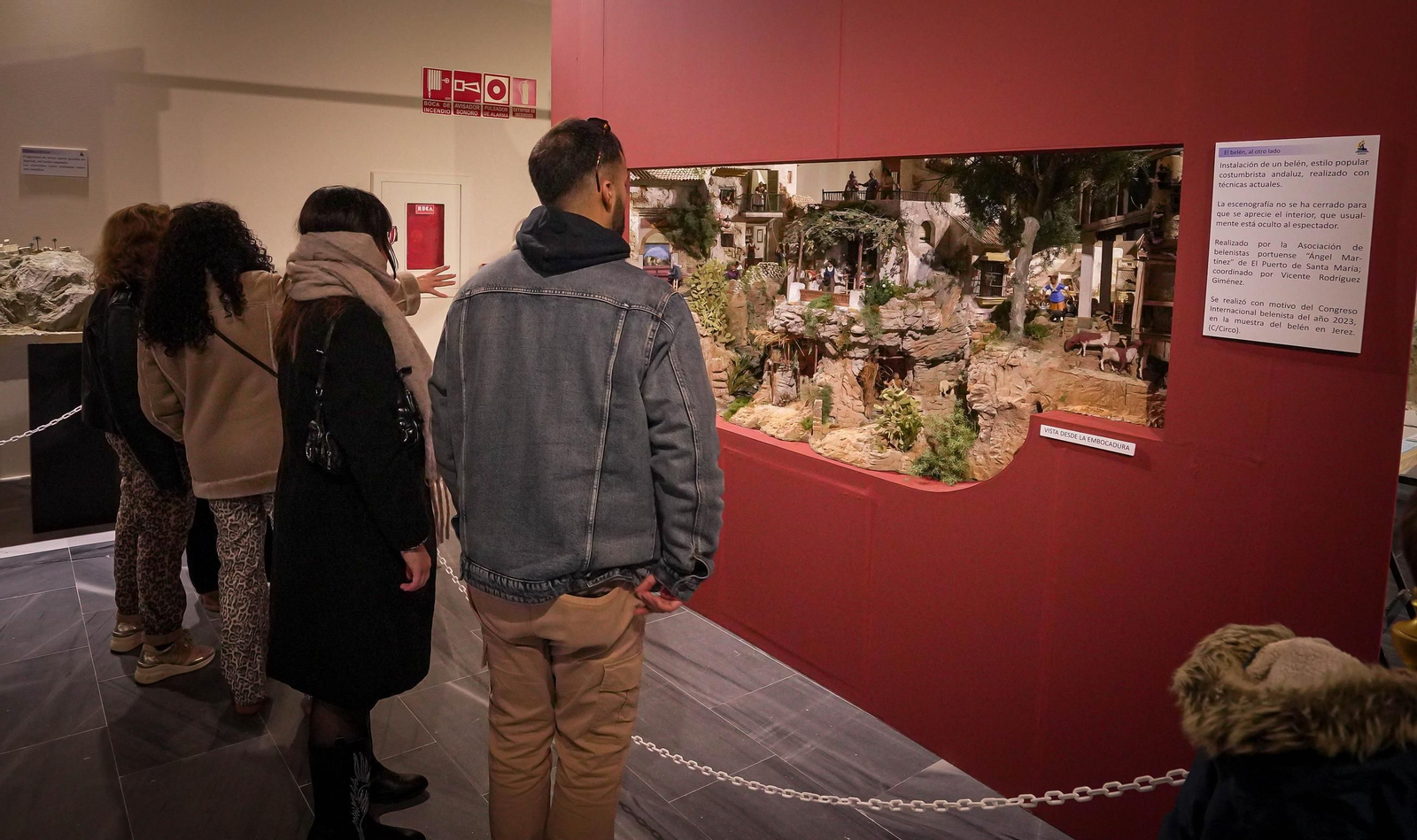 Imágenes de la exposición '50 Navidades montando el Belén' en Jerez