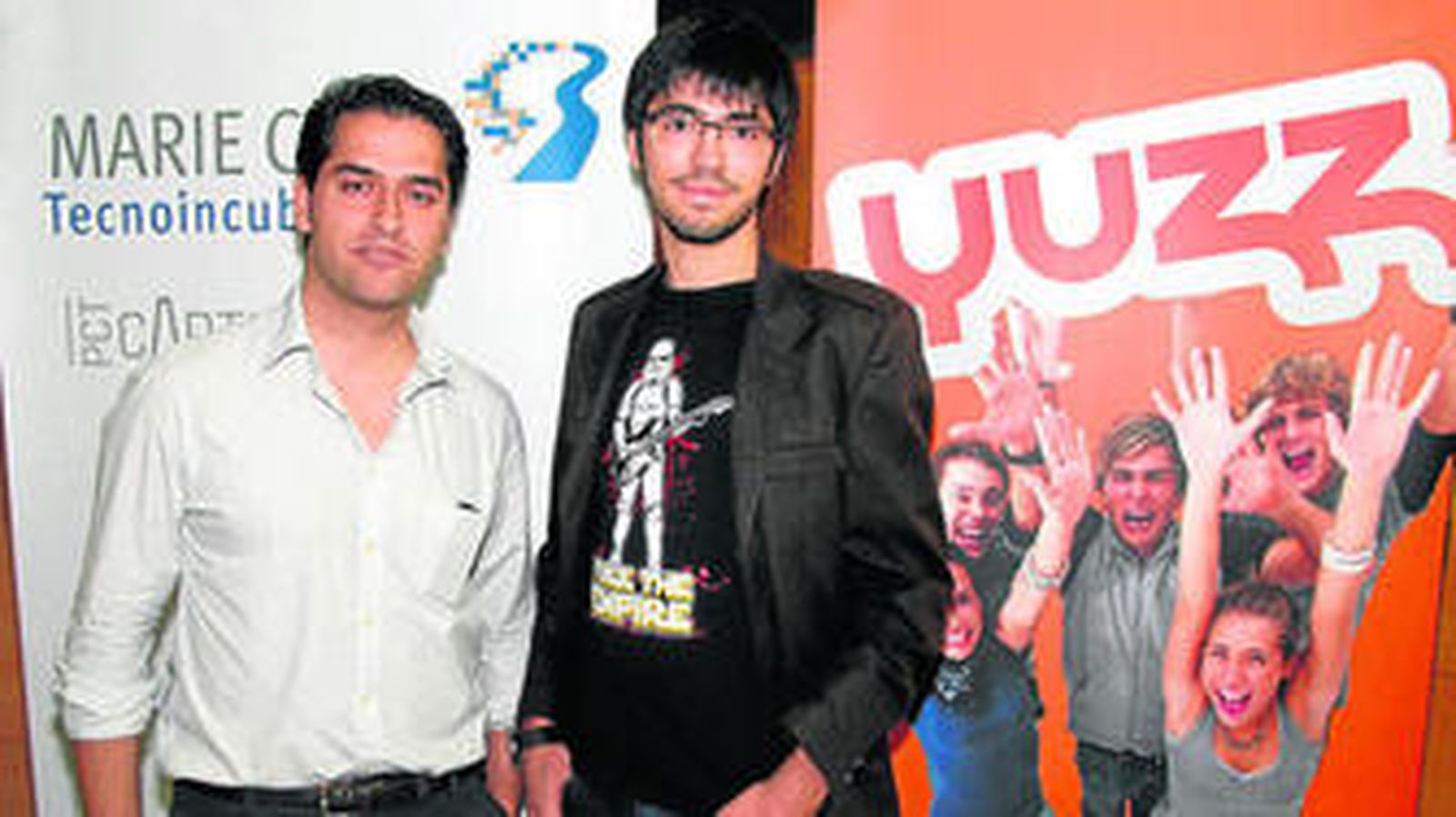 Víctor Martínez, del centro Yuzz de Sevilla, ha sido uno de los trece jóvenes emprendedores seleccionados a nivel nacional, por su proyecto 'Woôs. Junto a él, José Juan Vázquez, autor del proyecto 'Lasombra'.