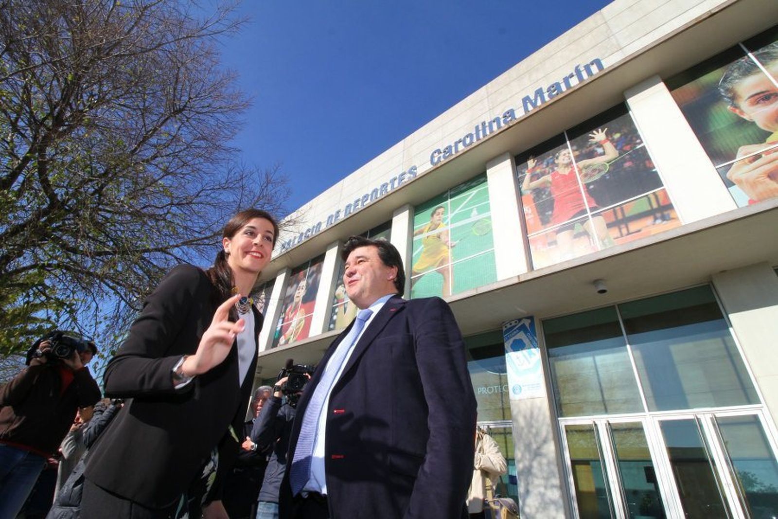 Inaugurado el nuevo nombre del Palacio de Deportes Carolina Marín
