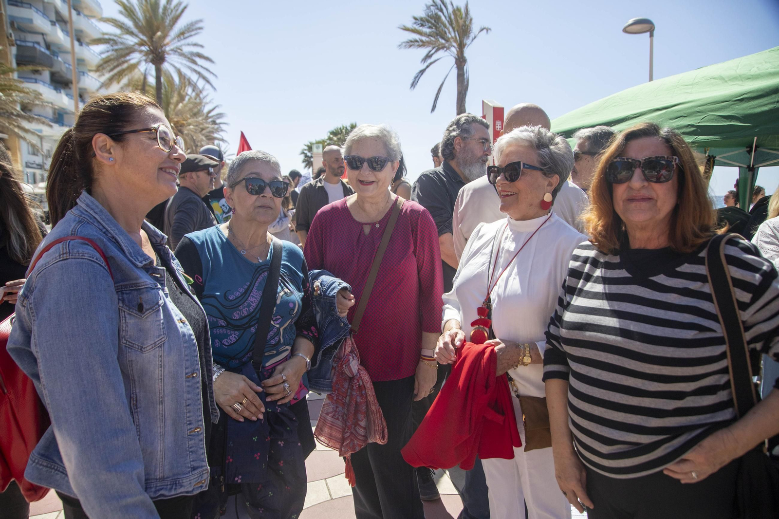 Imágenes de la manifestación en contra del negocio de la vivienda en Almería