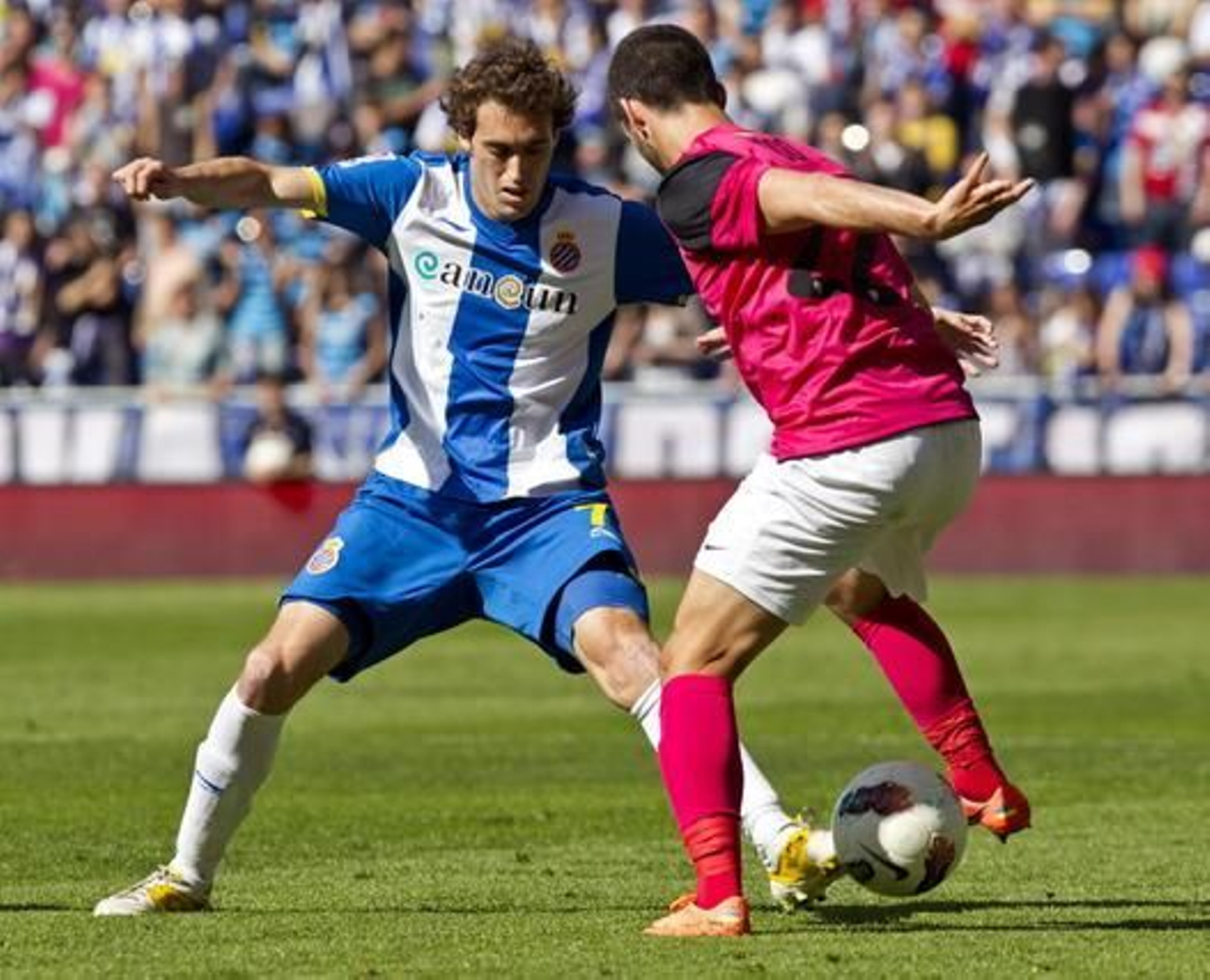 El Málaga remonta un partido, esta vez uno que se había puesto muy complicado, para igualar con el Valencia en la tercera plaza.  


Foto: EFE