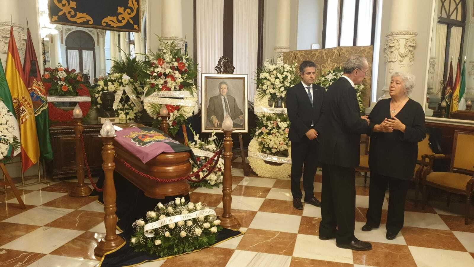 La capilla ardiente de Manuel Alcántara.