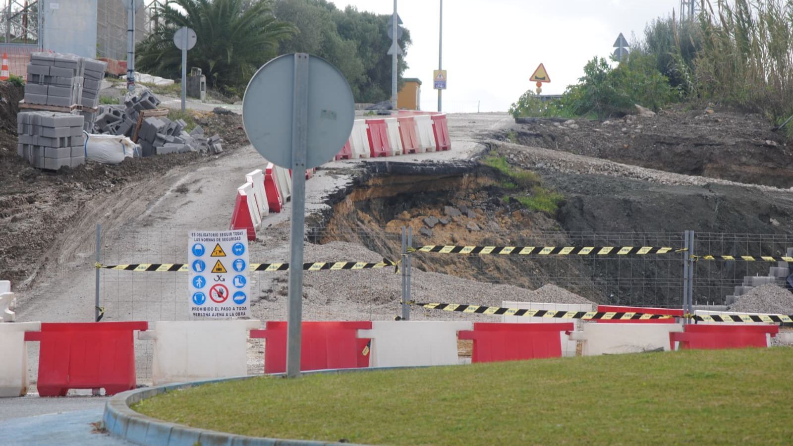 La carretera de Los Yanquis permanece clausurada desde octubre por obras del Acceso Sur al Puerto.