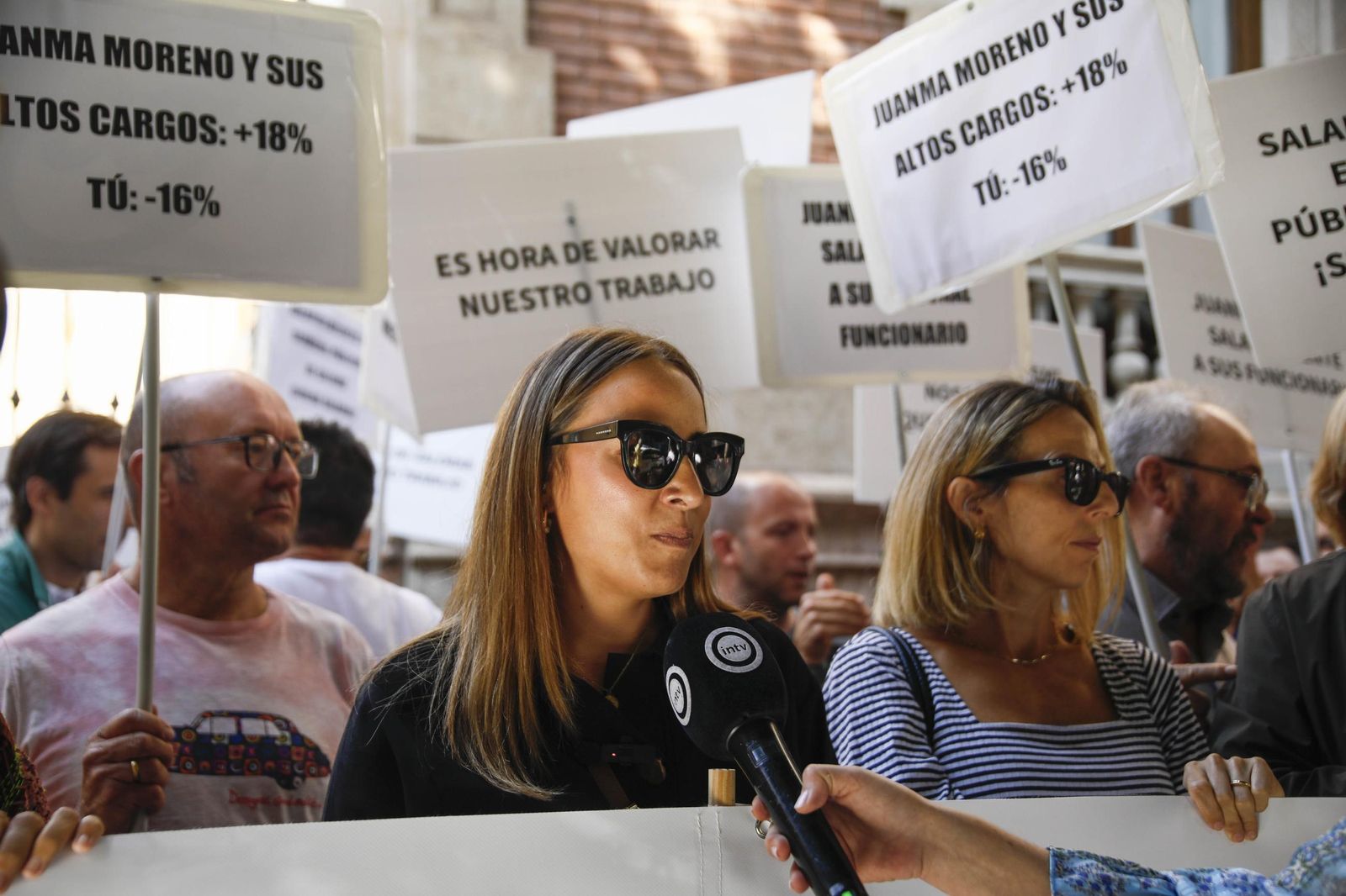 Las imágenes de la concentra para reclamar mejoras laborales para el personal funcionario de la Junta de Andalucía en Almería