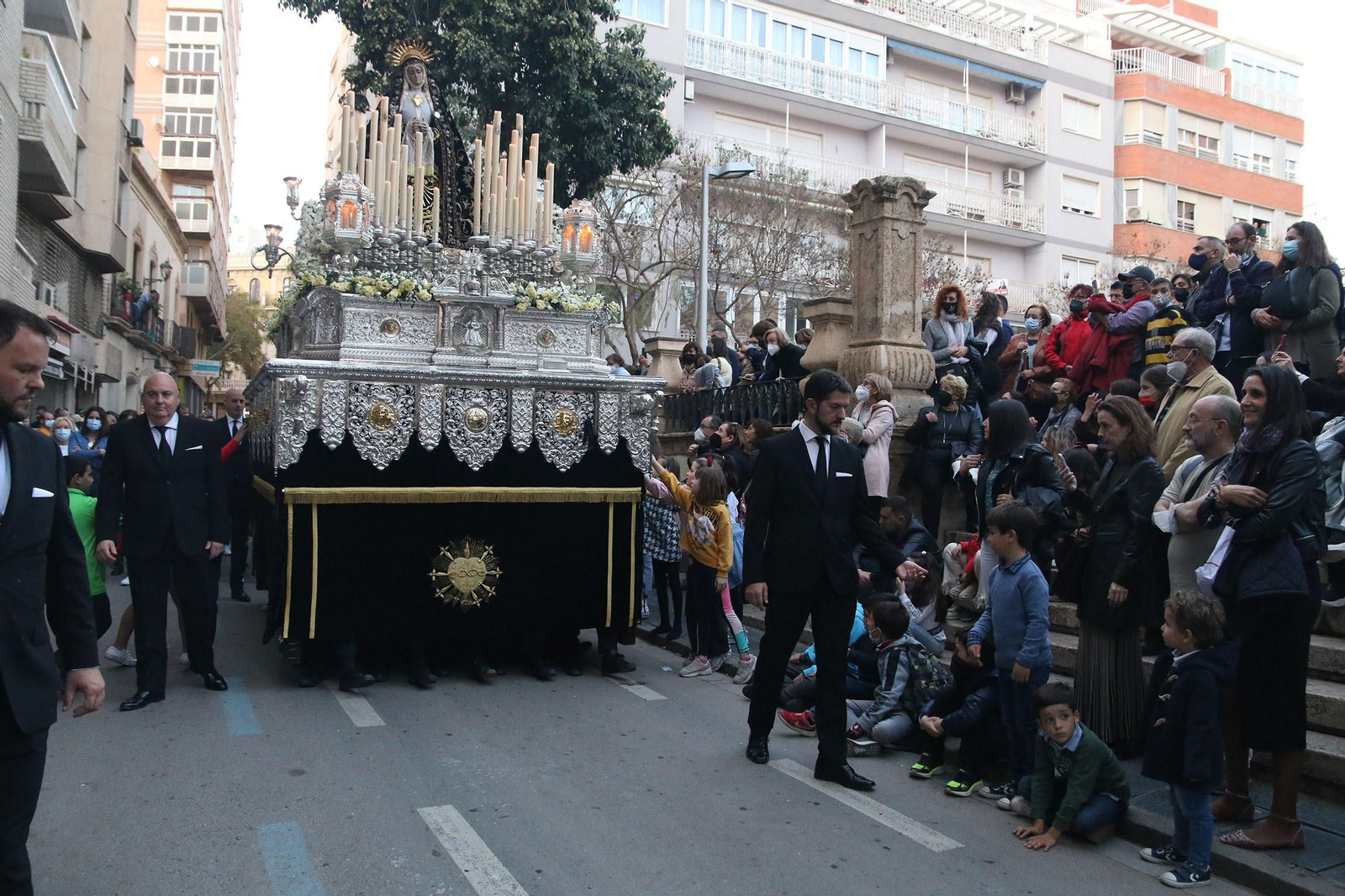 La procesión de Soledad de Almería, en imágenes