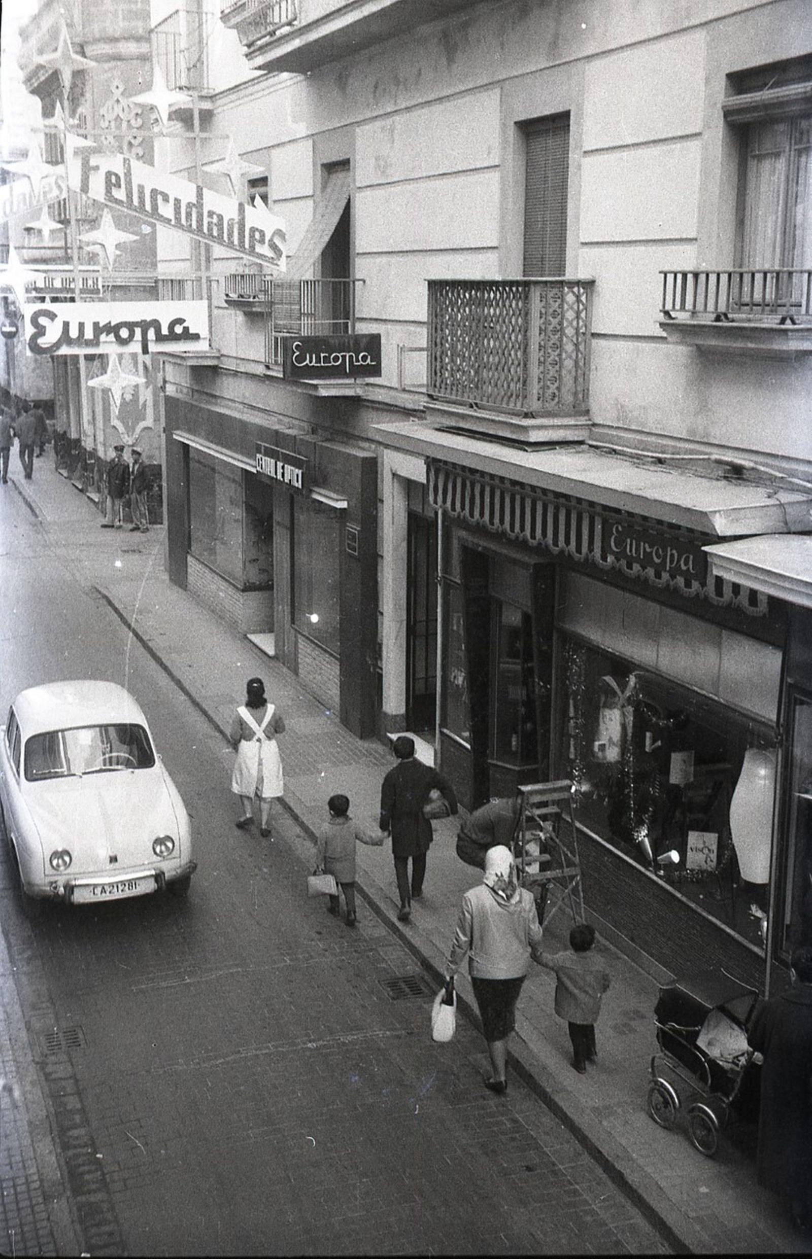 El comercio gaditano y la tienda Europa.