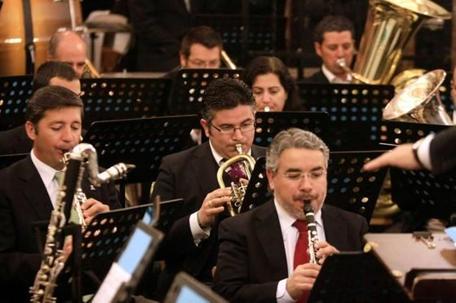 Arcángel, Argentina y Pepe 'El Marismeño' cantan la disertación del jefe de Cultura de 'Huelva Información', Eduardo Sugrañes. / Alberto Domínguez