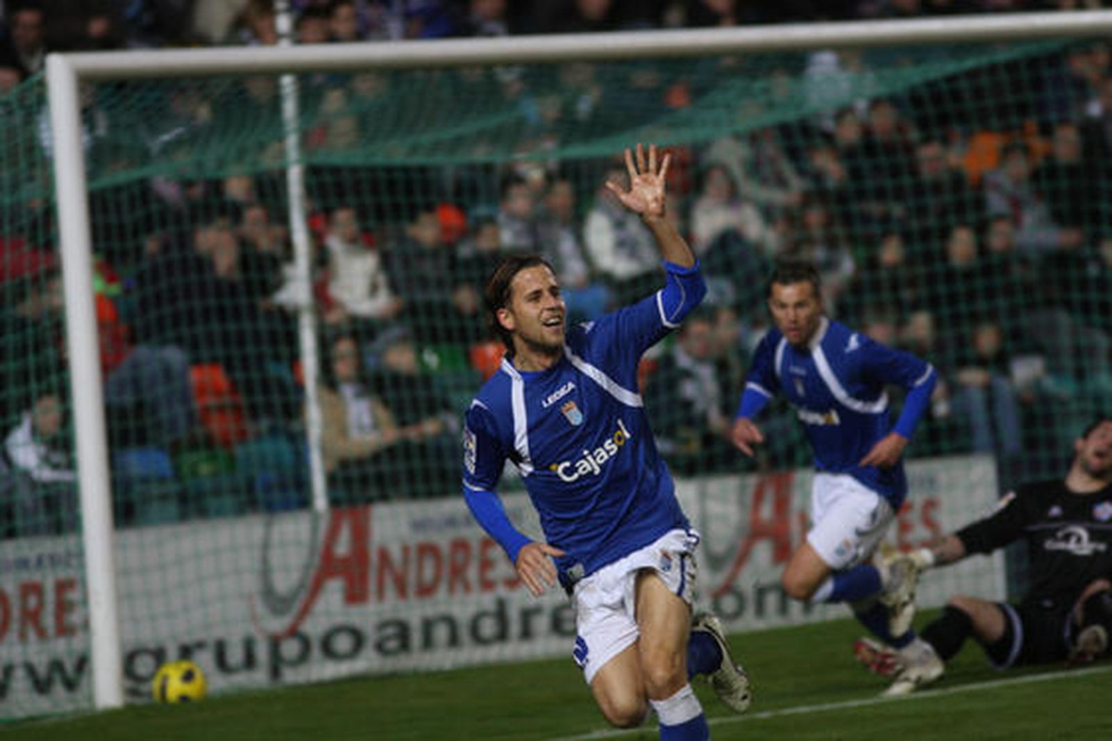 El equipo azulino se impone en el Helmántico y encadena así seis victorias seguidas, colocándose cuarto en la tabla./ Fotos: LOF

Foto: LOF