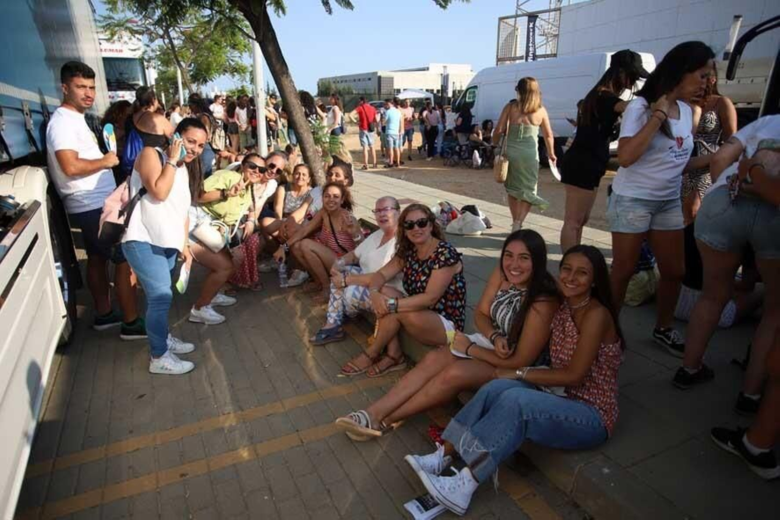 Imágenes del ambiente previo al concierto de Manuel Carrasco en Huelva