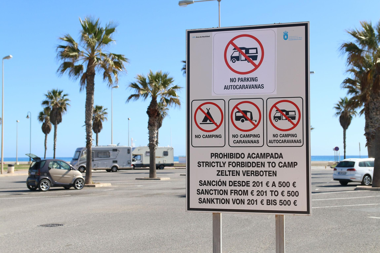 Fotogalería de las autocaravanas aparcadas en Roquetas