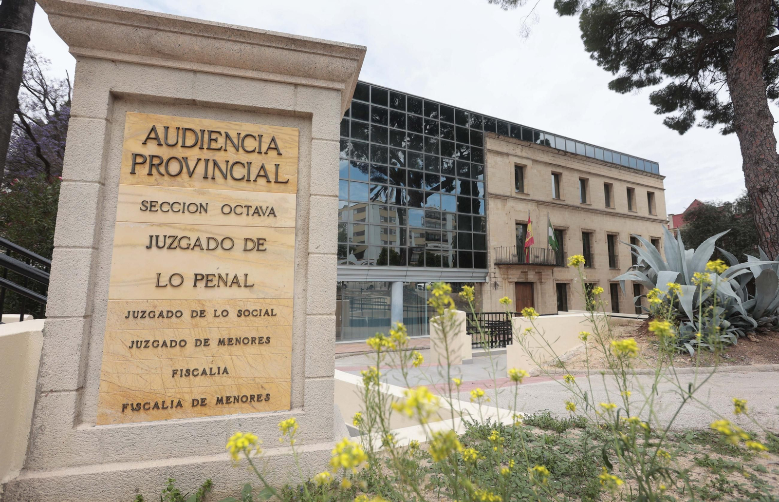 Edificio que alberga la sección jerezana de la Audiencia Provincial.