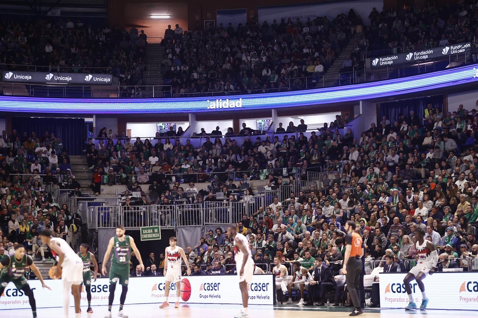 Búscate en las gradas del Carpena durante el Unicaja - Baskonia