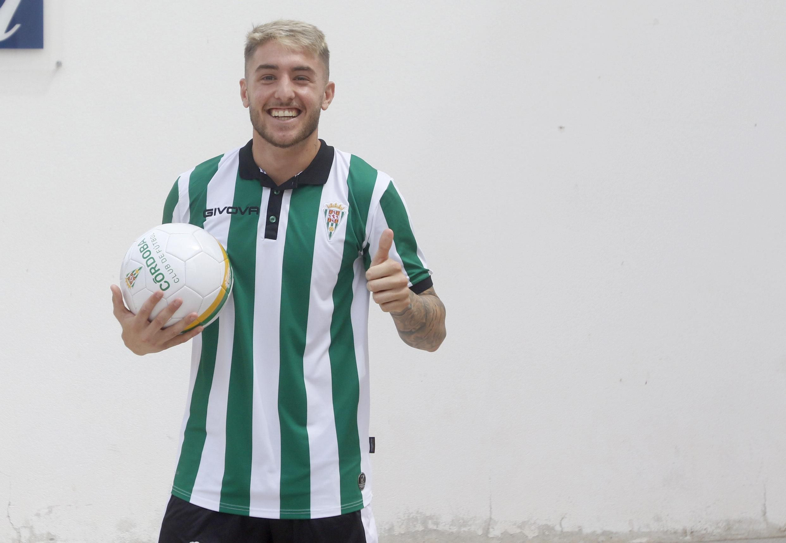 La presentación de Antonio Casas como jugador del Córdoba CF, en imágenes