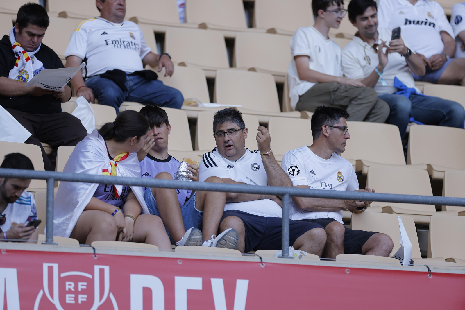 Búscate en las fotos de la final de la Copa del Rey entre el Madrid y el Osasuna