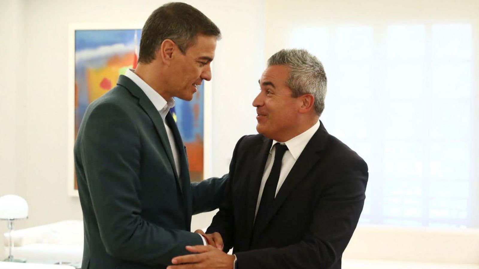 Josep María Recasens, elegido presidente de ANFAC después de que el consejero delegado de Seat y Cupra, Wayne Griffiths, dimitiera de ese puesto por la "inacción" del Ejecutivo con el coche eléctrico, se vió por primera vez como tal con Pedro Sánchez. Josep María Recasens, elegido presidente de ANFAC después de que el consejero delegado de Seat y Cupra, Wayne Griffiths, dimitiera de ese puesto por la "inacción" del Ejecutivo con el coche eléctrico, se vió por primera vez como tal con Pedro Sánchez.