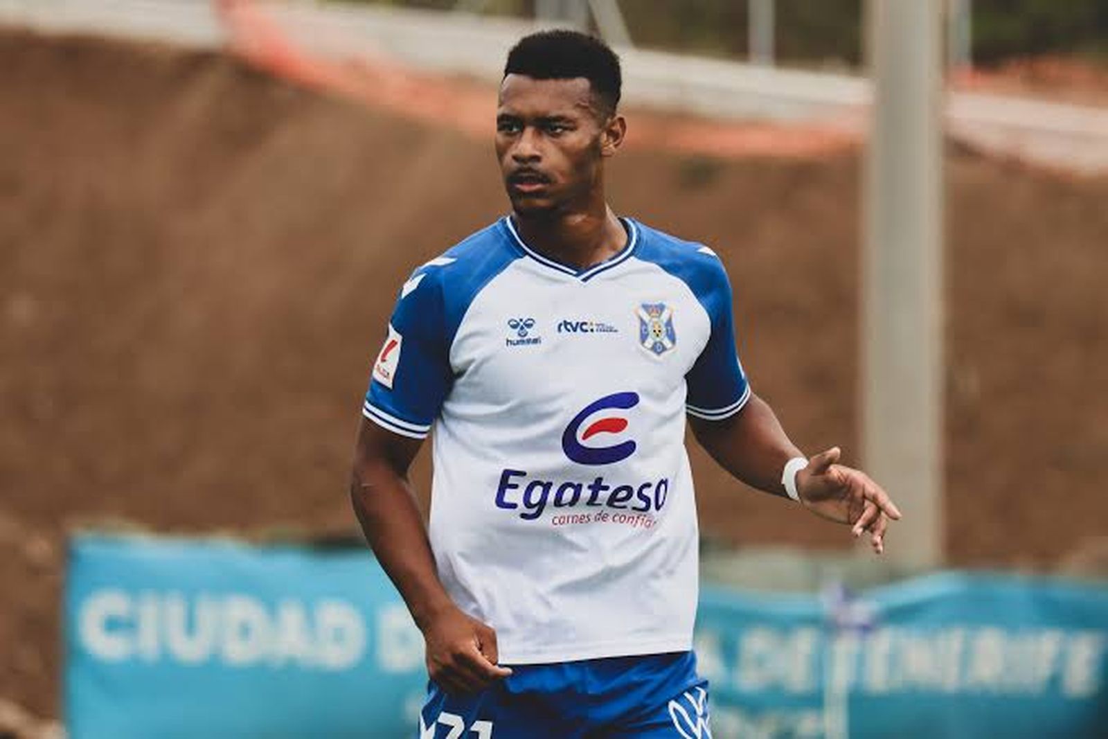 Loic Williams en un partido con el Tenerife