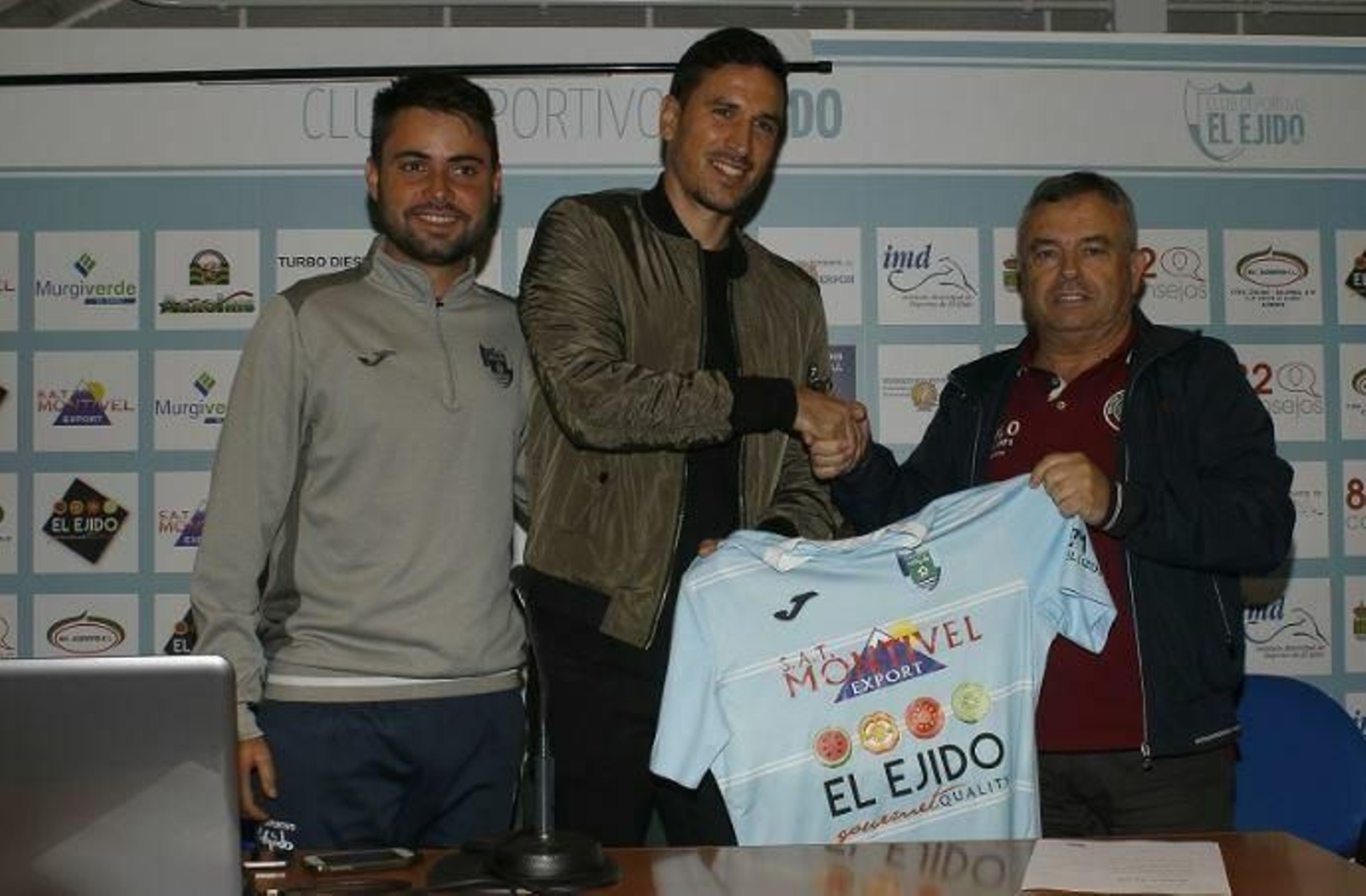 Nogueira, a la izquierda.