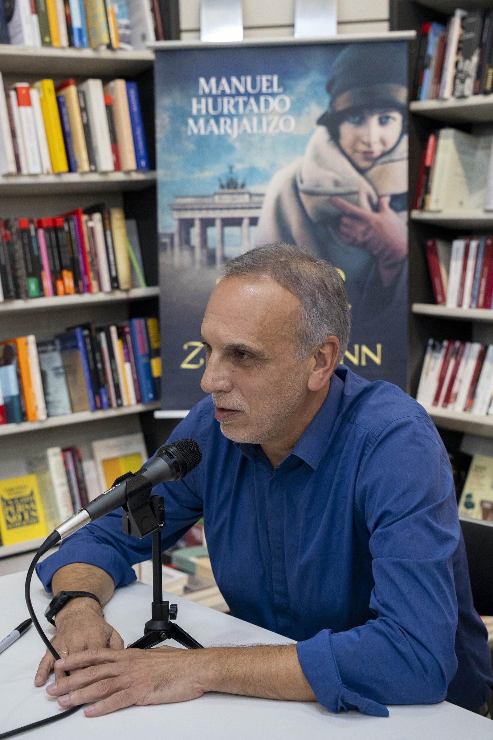 La presentación en Almería de la novela escrita por Manuel Hurtado, en imágenes