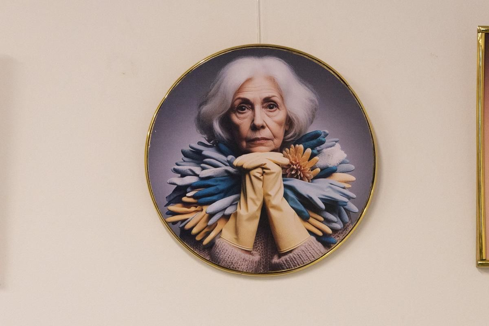 La Inteligencia Artificial, una heramienta clave para interactuar con la exposición 'Martirios Domésticos' de Esther Gámez La Inteligencia Artificial, una heramienta clave para interactuar con la exposición 'Martirios Domésticos' de Esther Gámez