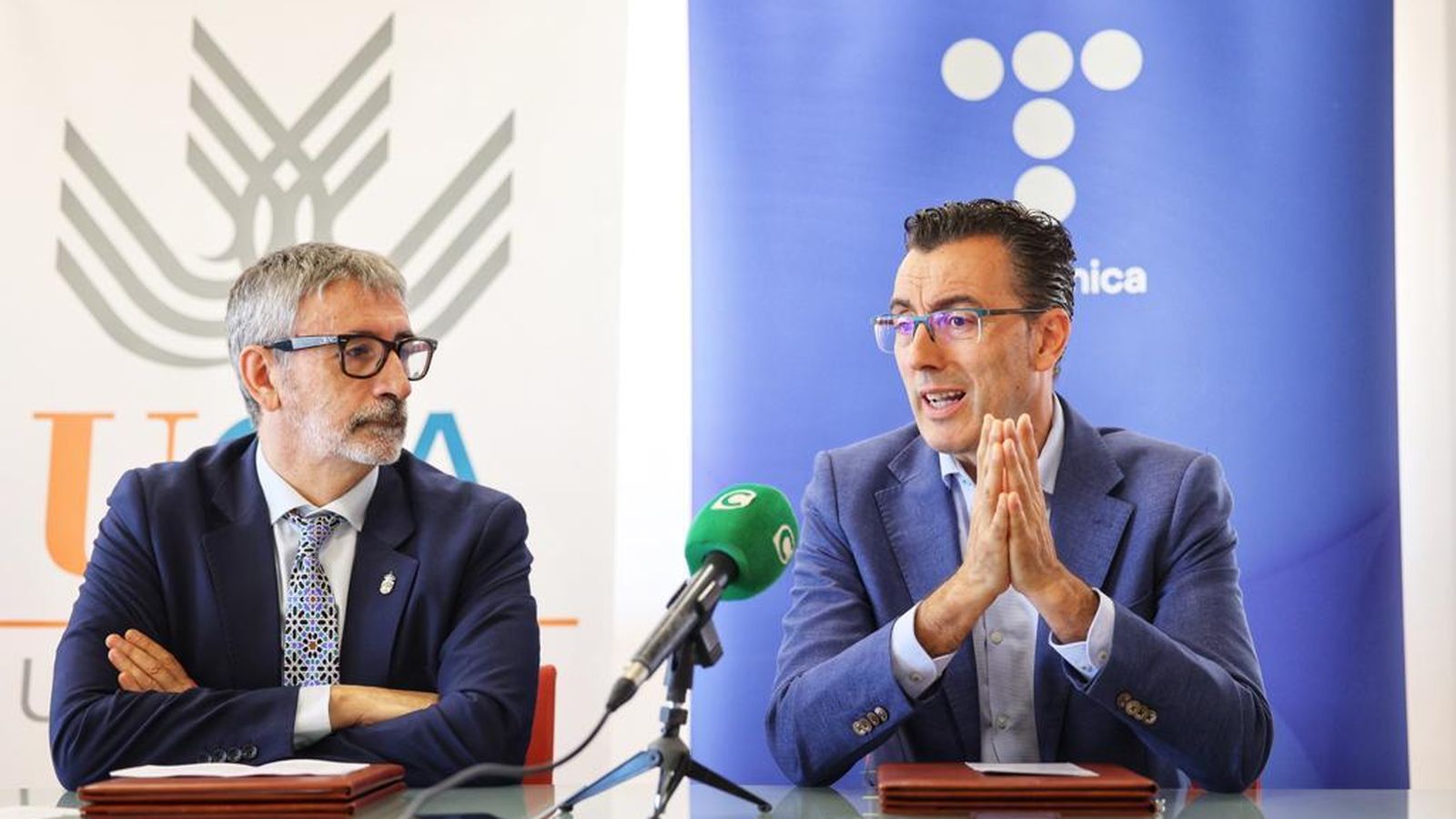 El rector de la UCA, Francisco Piniella, y el director del Territorio Sur de Telefónica España, Joaquín Segovia
