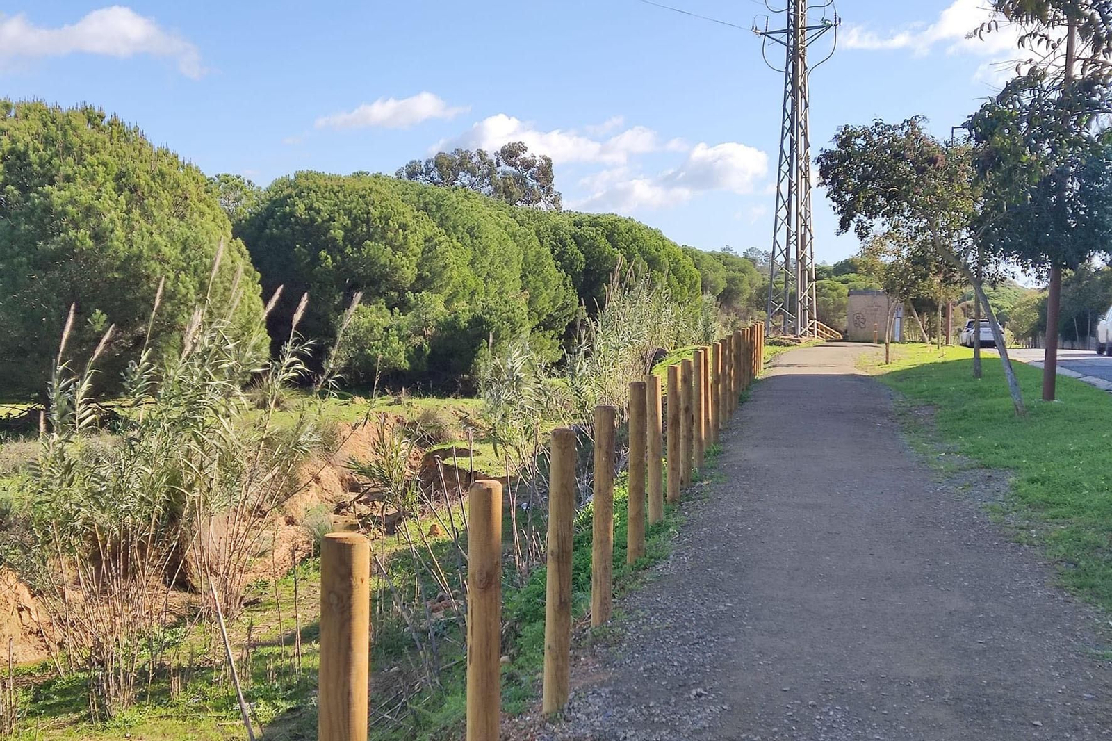 Obras para la construcción de la nueva senda fluvial recreativa.