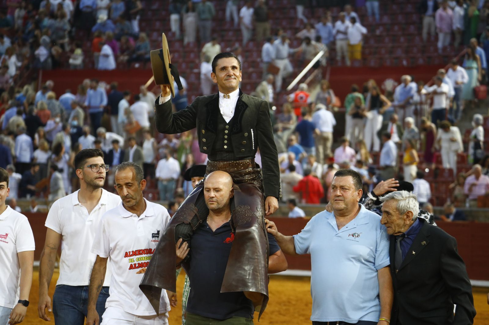 La corrida mixta de Diego Ventura, Morante de la Puebla y Pablo Aguado en Córdoba, en imágenes