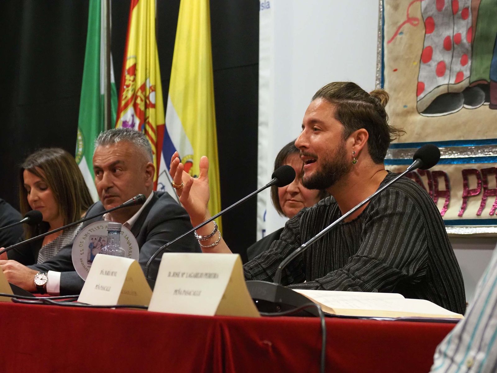 Manuel Carrasco regresa a su Isla Cristina para recibir el Galardón de la Peña Pasacalles, en imágenes