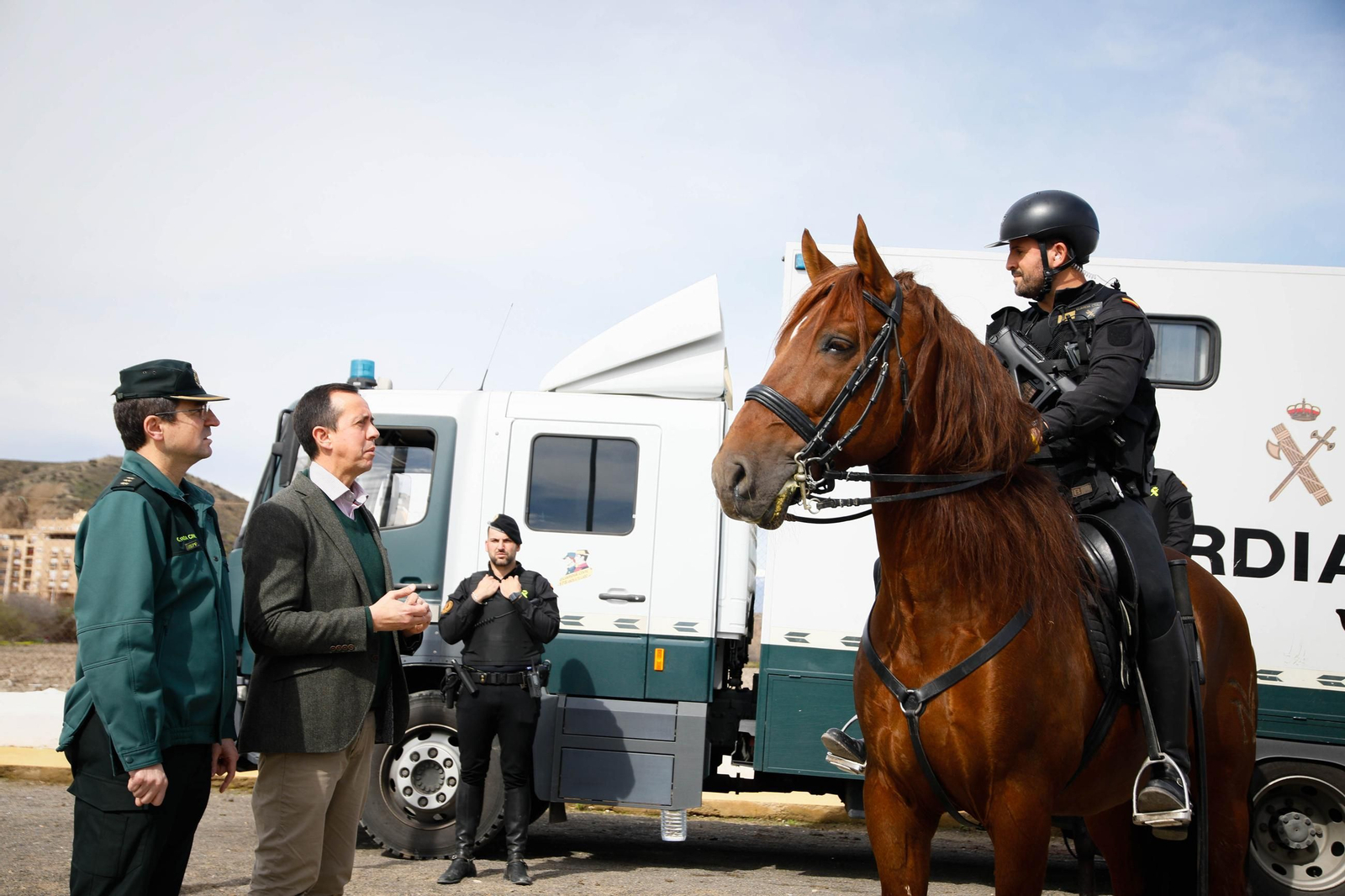 Imágenes del Escuadrón de Caballería de la Guardia Civil en Gádor.