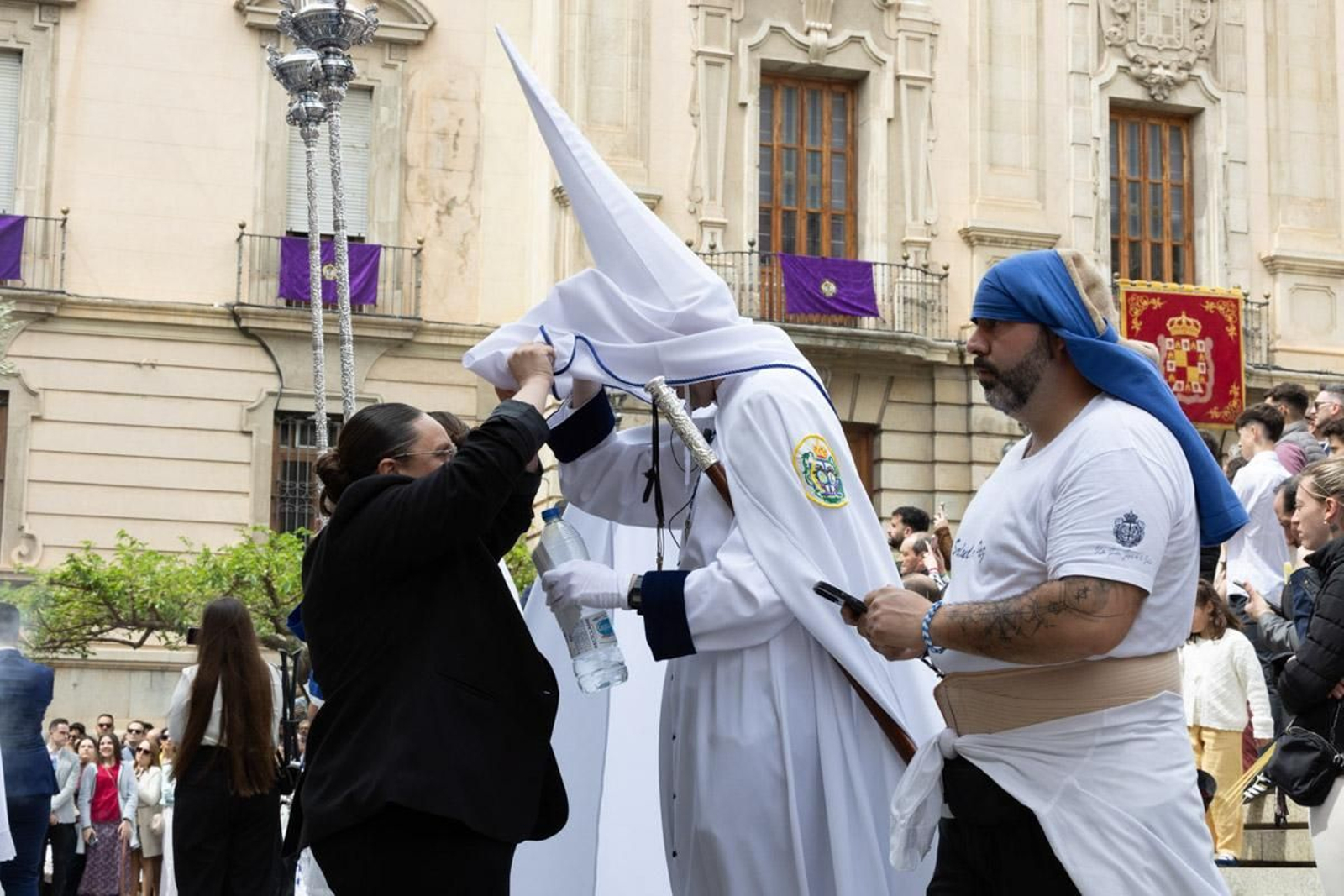 Los jiennenses se echan a la calle para presenciar la primera de las procesiones de la jornada: la Borriquilla (II)