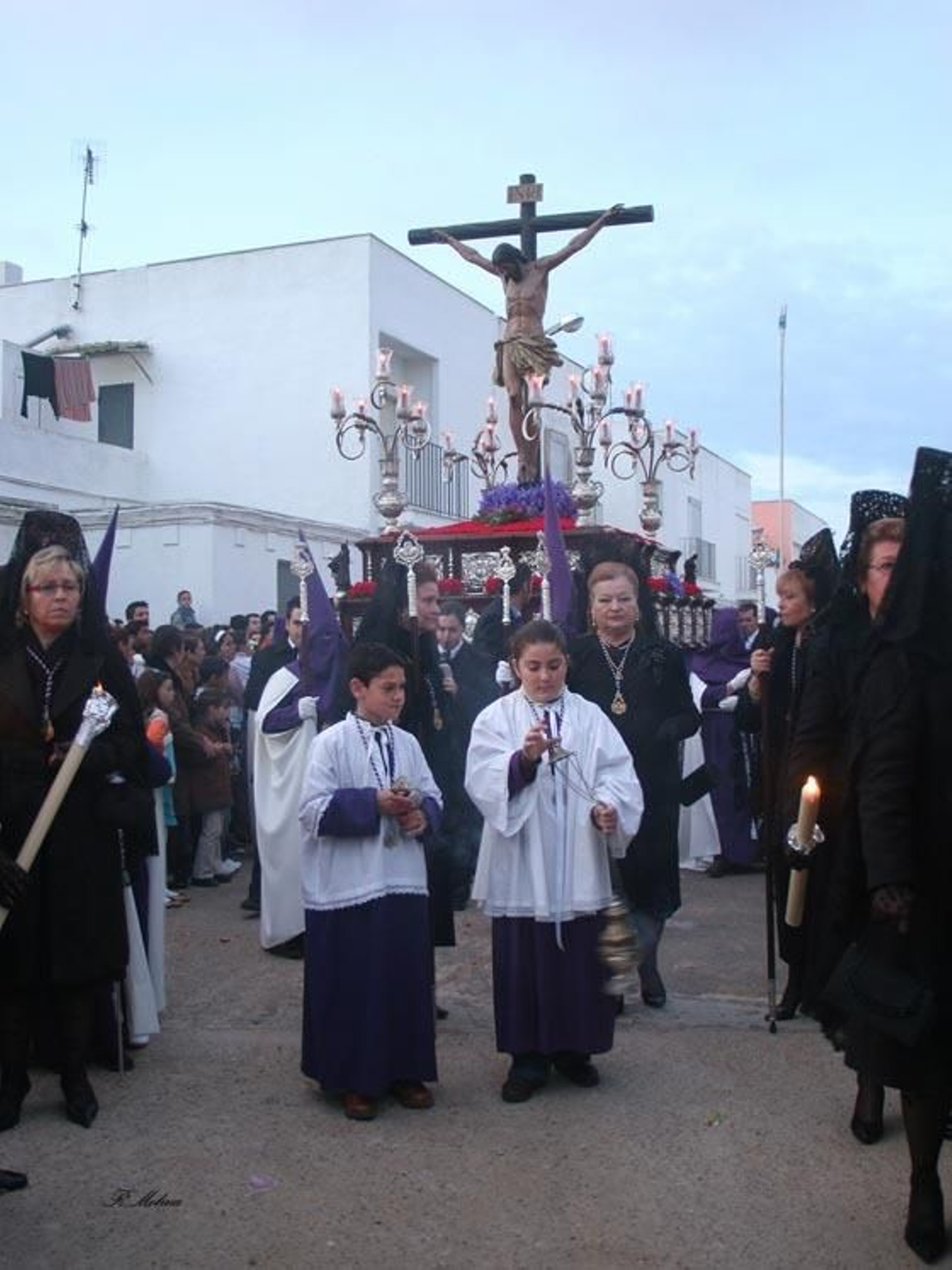 Isla Mayor saca a su Cristo del Perdón