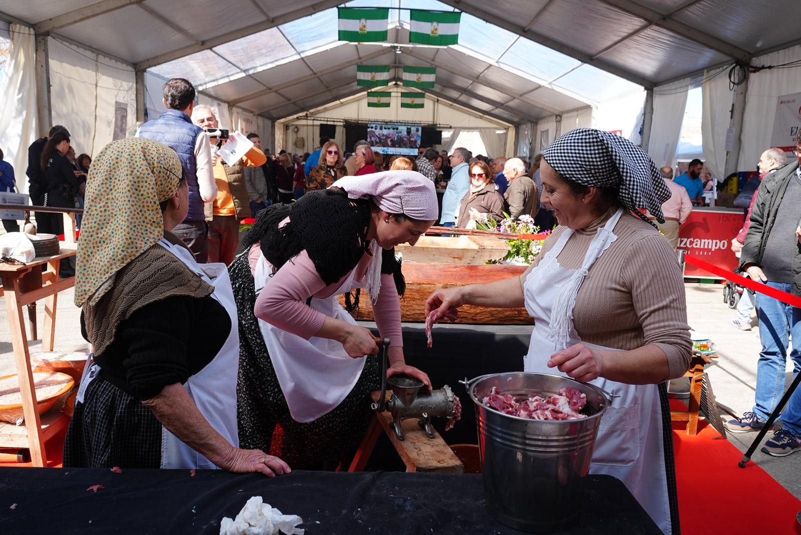 Un paseo en imágenes por la Fiesta de la Matanza de Villanueva de Córdoba de este 28-F