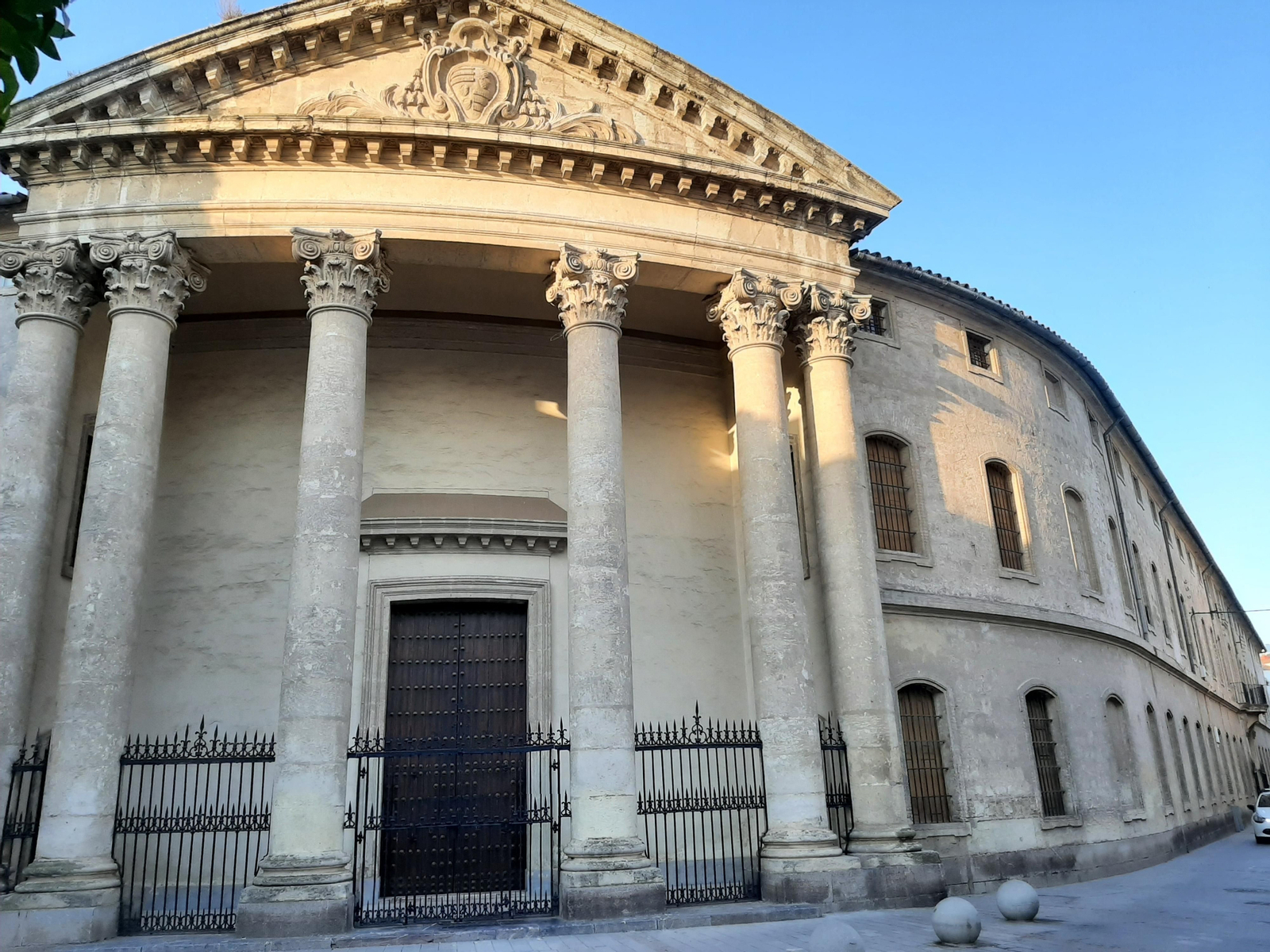 Entrada principal a la iglesia de Santa Victoria de Córdoba.
