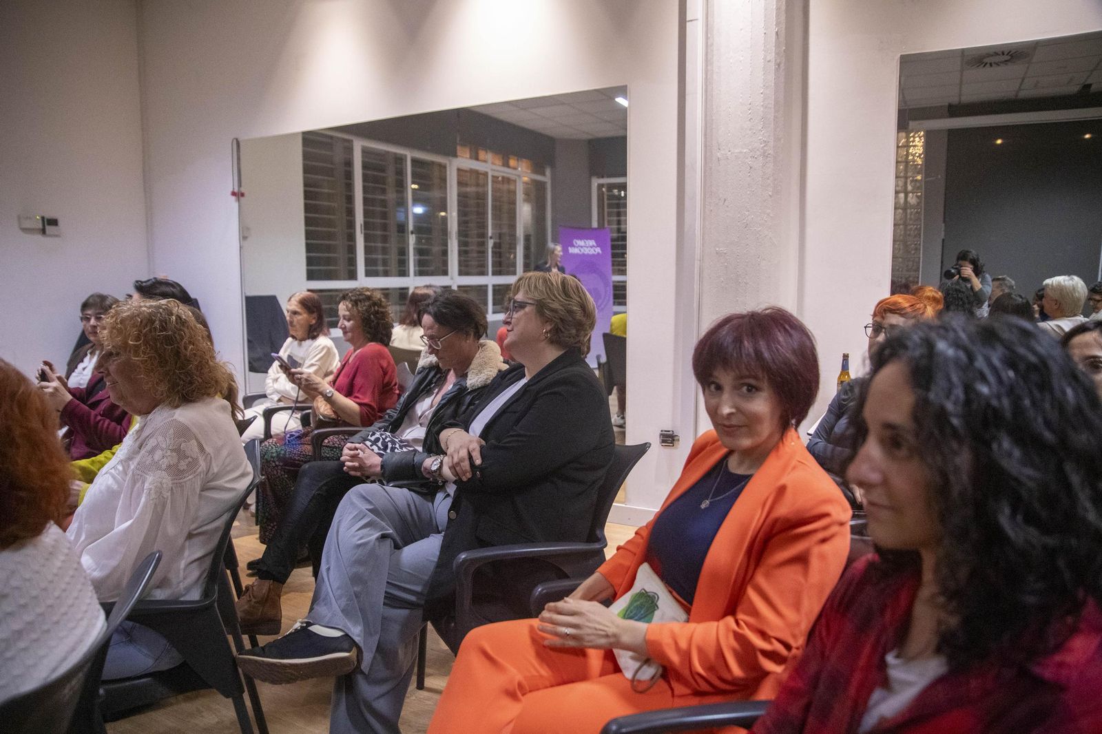 La Plataforma de Acción Feminista en Almería rinde homenaje a las mujeres de la Desbandá con su II Premio ‘Posidonia’ a Loli Sierra, vicepresidenta de la Asociación Memorialista de la Desbandá, en imágenes