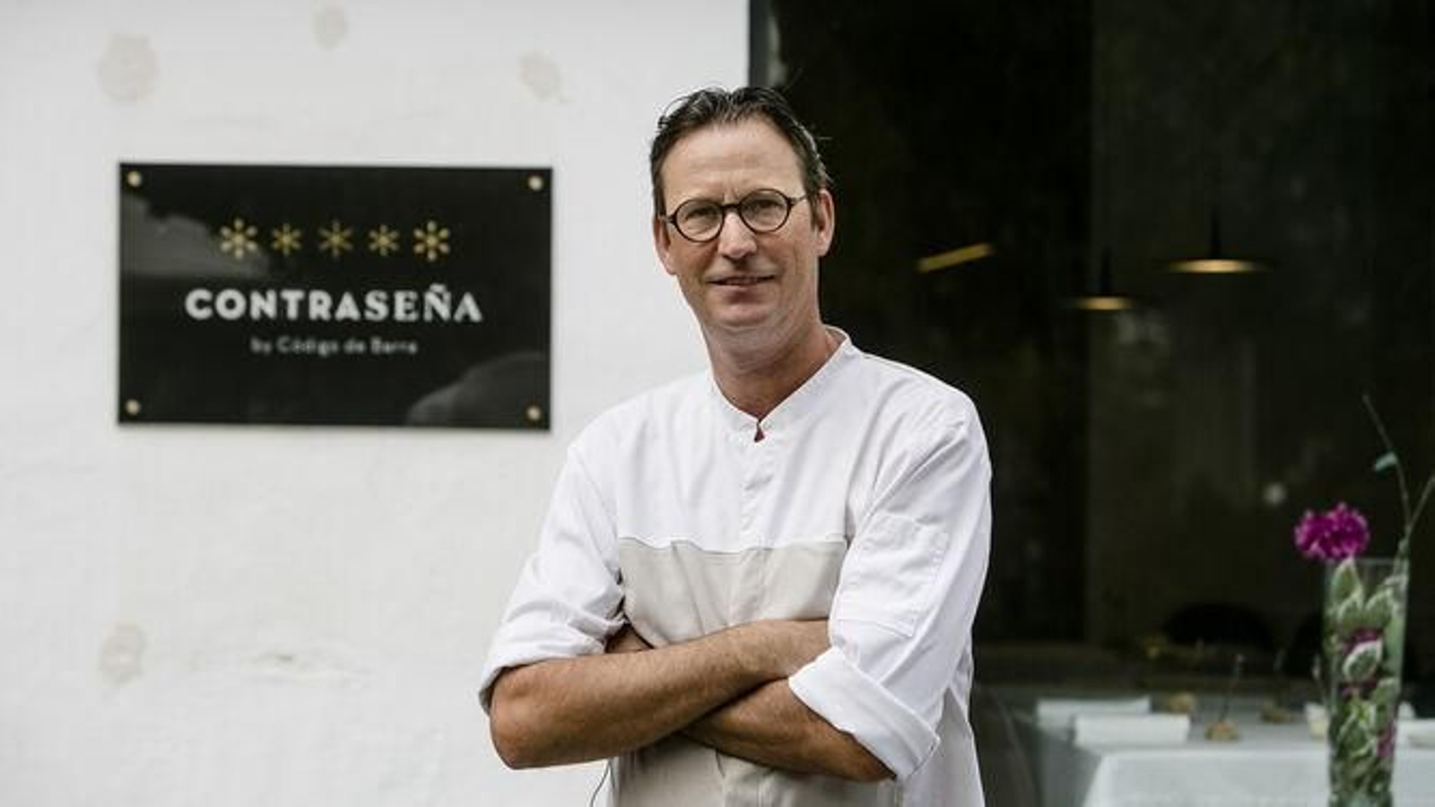 Leon Griffieon, en la puerta del restaurante Contraseña de Candelaria