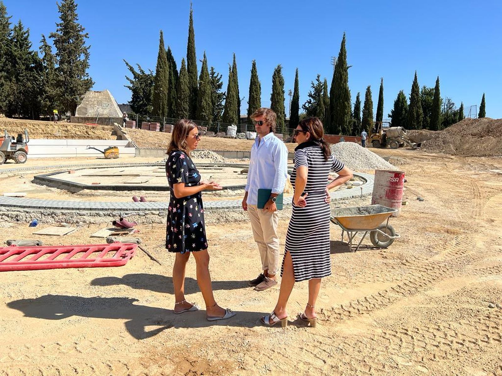Visita de la alcaldesa de Ronda a las obras de la plaza Tobalo.