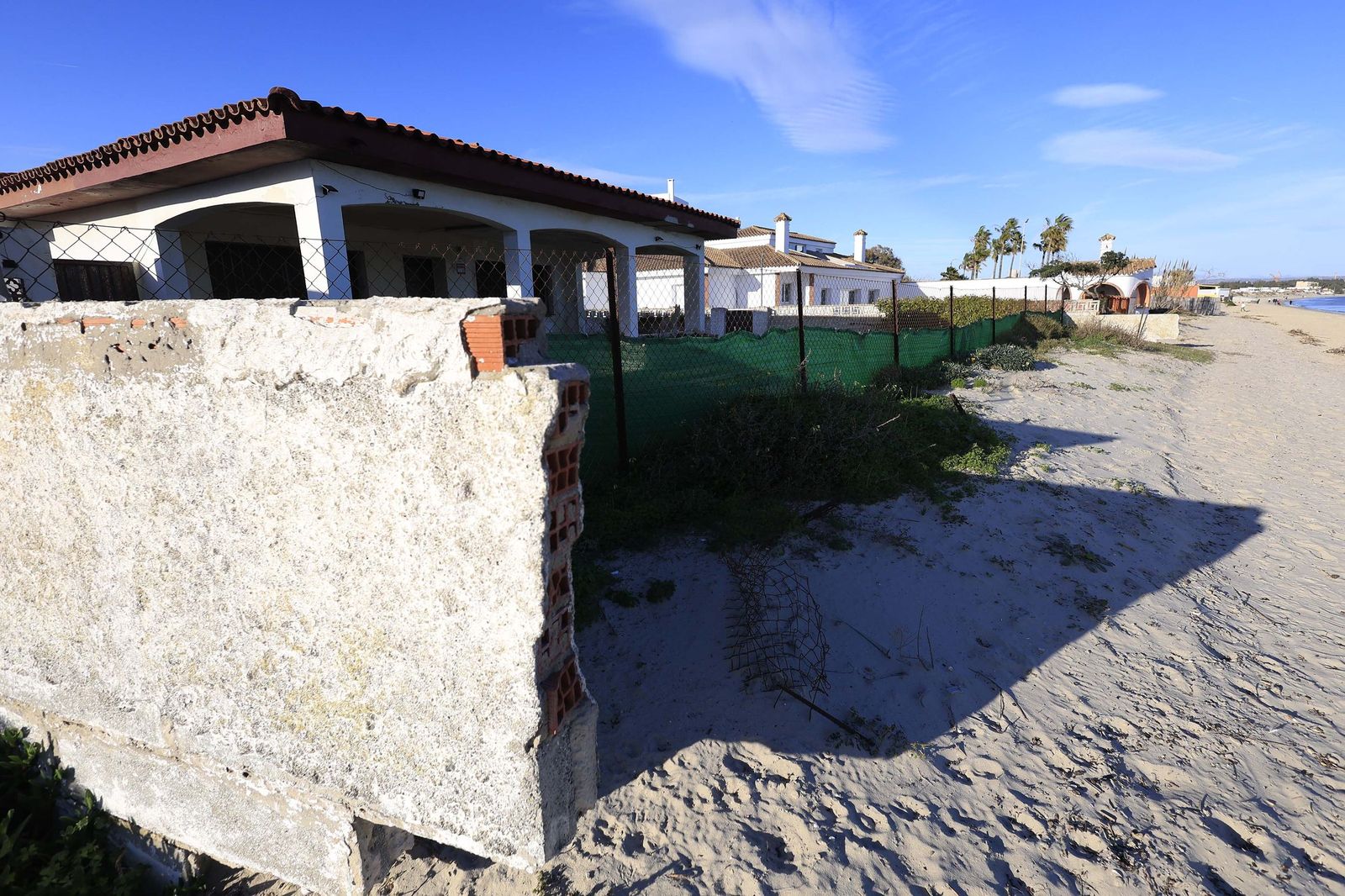 La playa del Rinconcillo de Algeciras tras la borrasca Francis, en imágenes