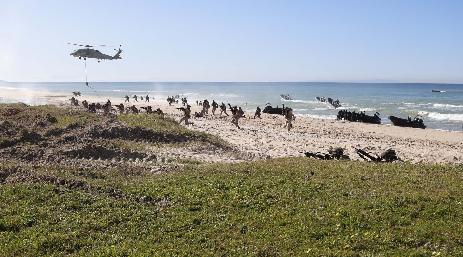 Las fotos del espectacular ejercicio de la Armada y la OTAN en el Retín