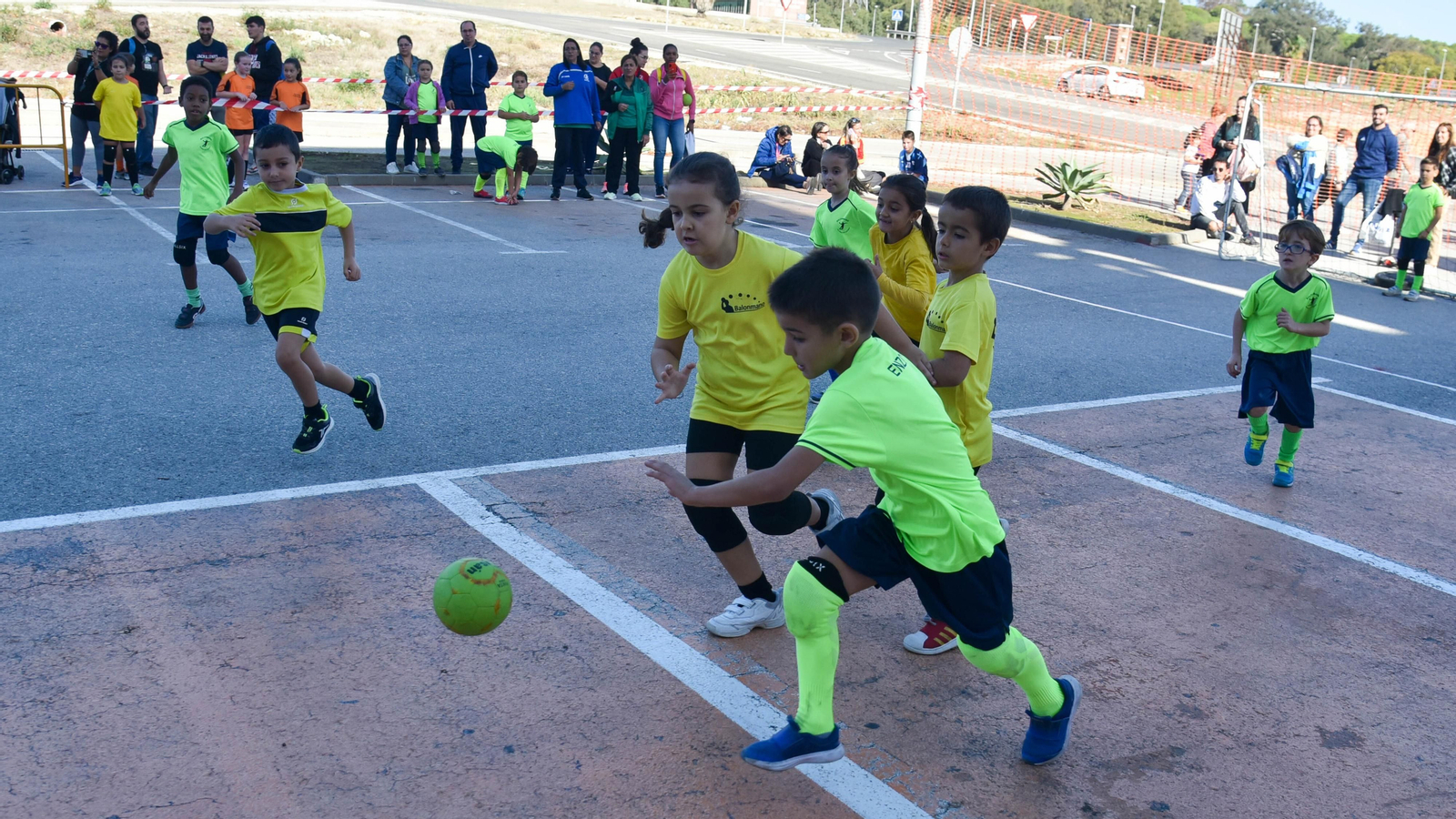Las fotos de la jornada de balonmano calle del Ciudad de Algeciras en Bahía Plaza