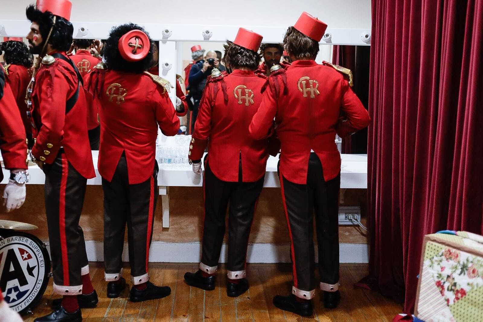 Chirigota 'Hotel y resort Cadi, aquí tiene usté su casa'