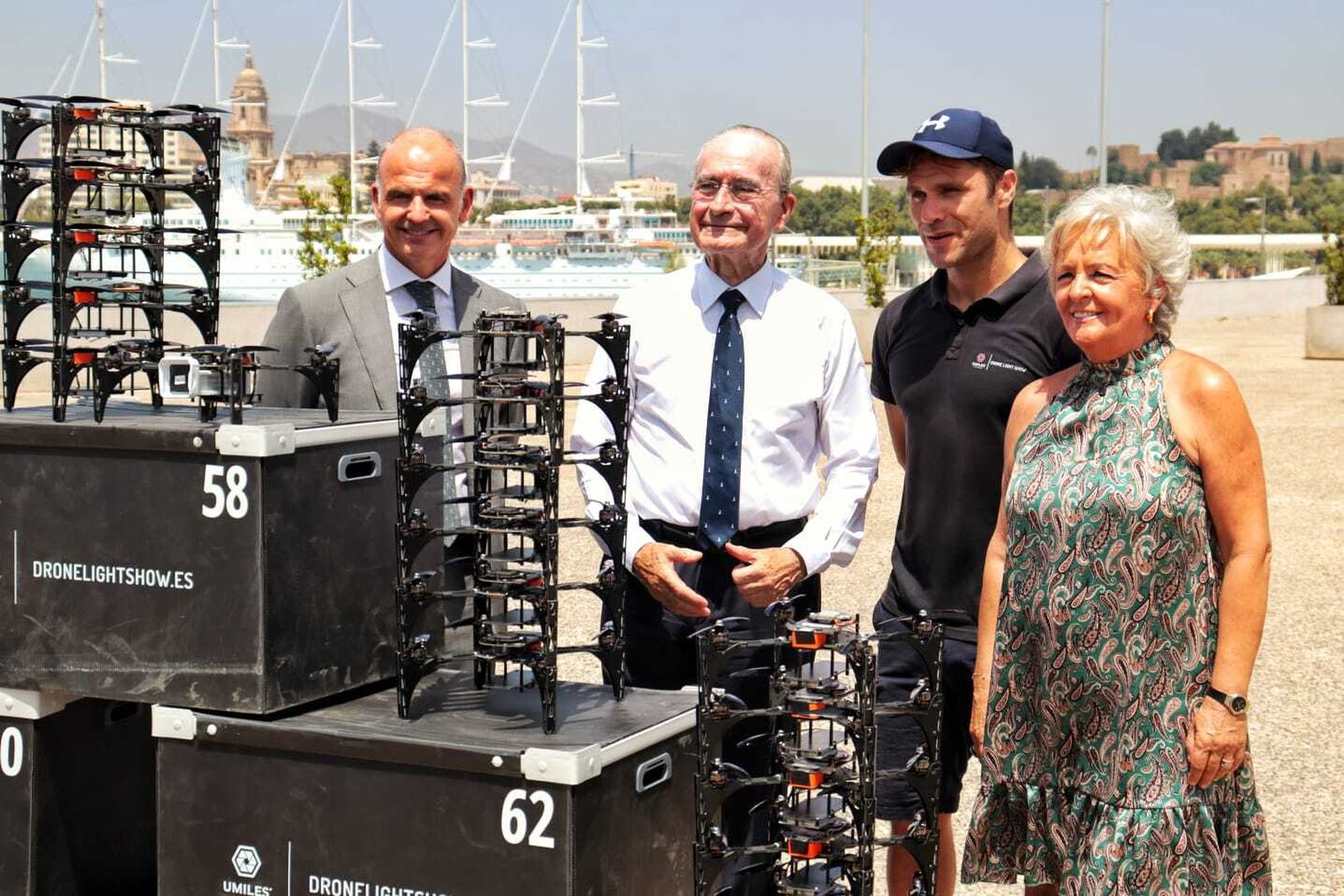 La instalación de los fuegos y drones para arrancar la Feria, en fotos