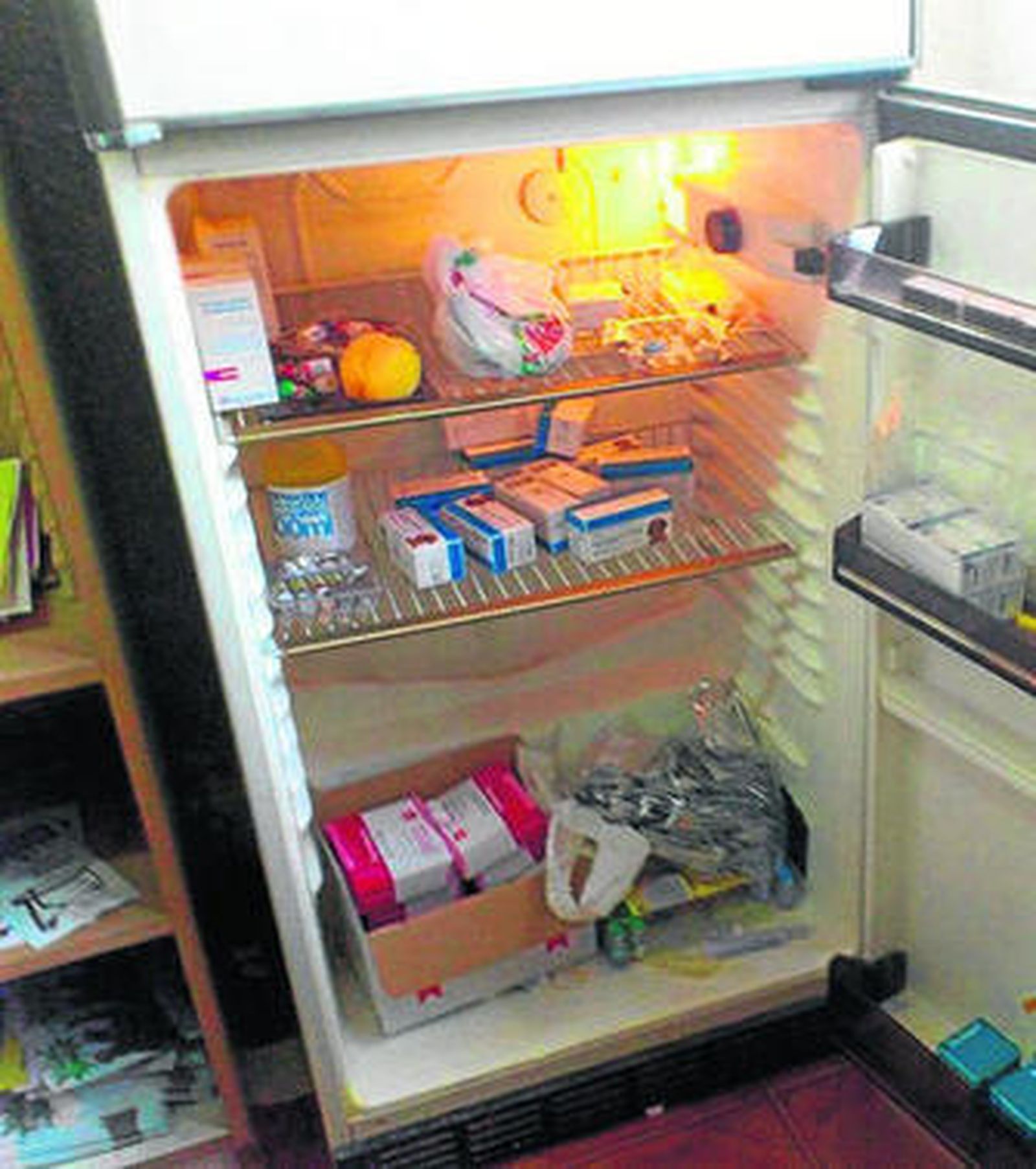 Medicamentos localizados por la Guardia Civil en Priego.