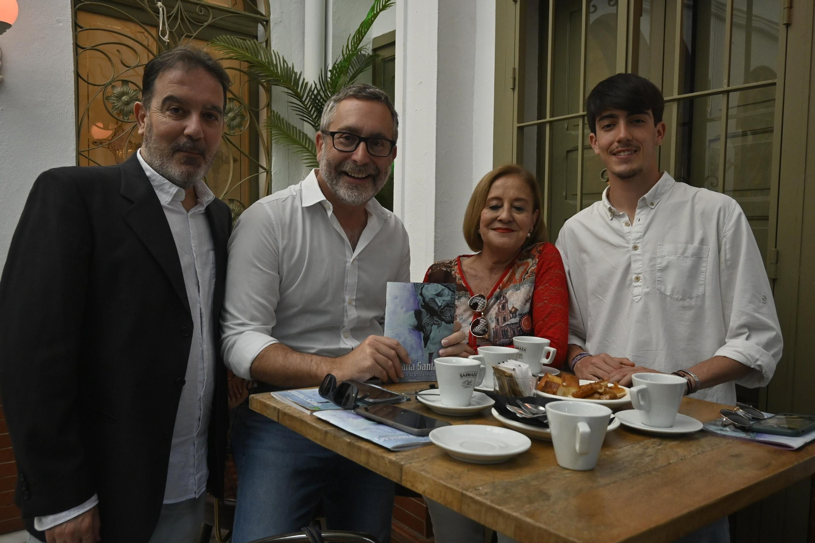 Ambiente en la presentación de la Guía de la Semana Santa de Huelva, en imágenes
