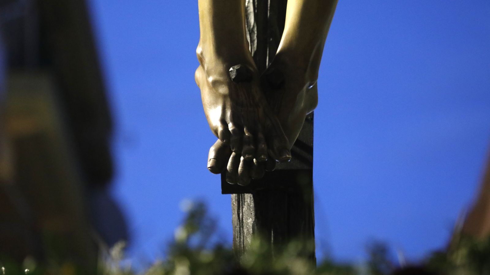 Fotos del Lunes Santo en La Línea: Cristo de la Esperanza y María Santísima de la Concepción (Silencio)