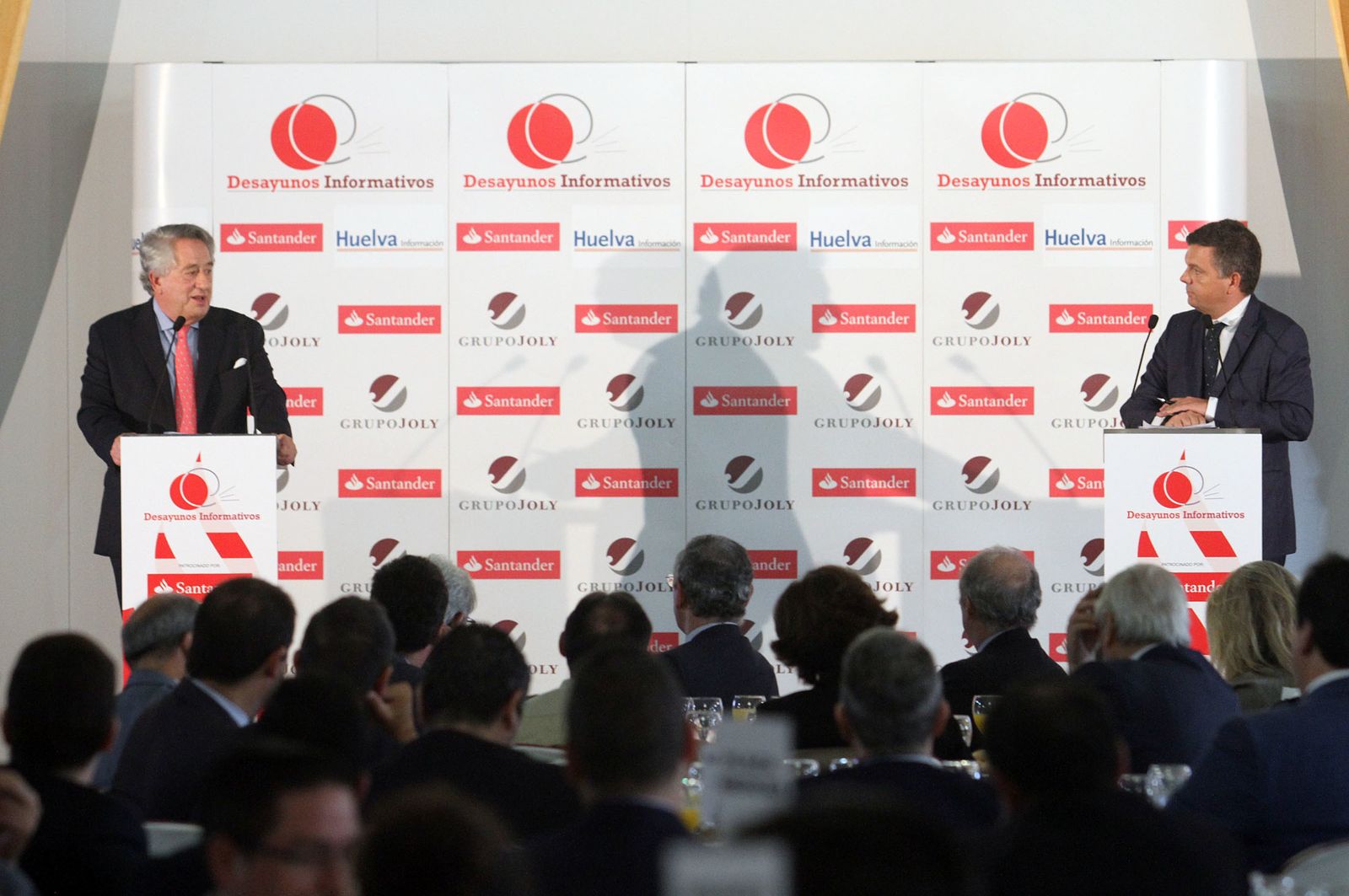 Imágenes del Desayuno Informativo del Grupo Joly con Javier Targhetta