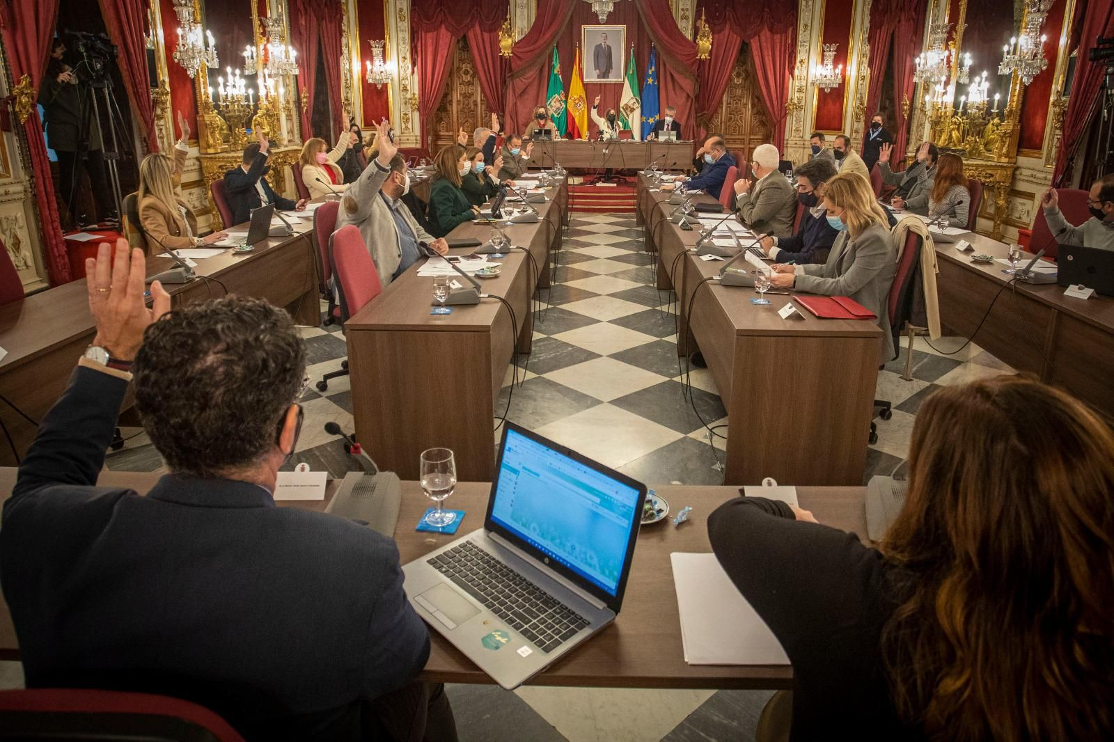 Una votación en el Pleno de Diputación celebrado este miércoles.