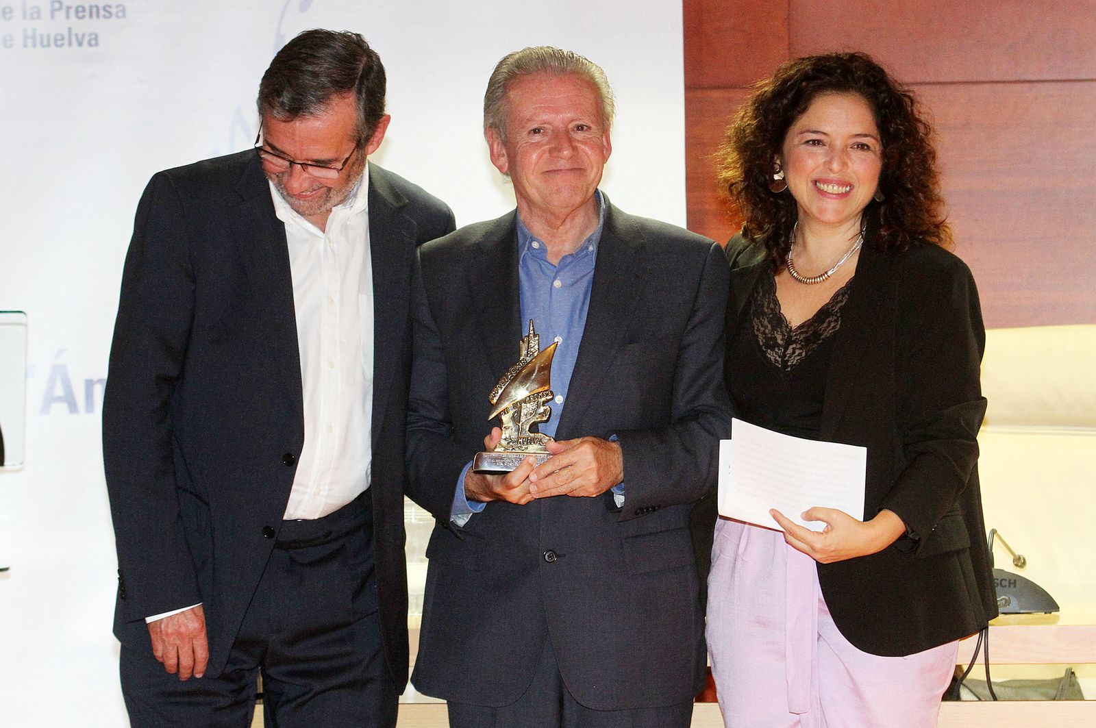 Manuel Ángel Vázquez Medel recibe el XIII Premio Ángel Serradilla, en imágenes