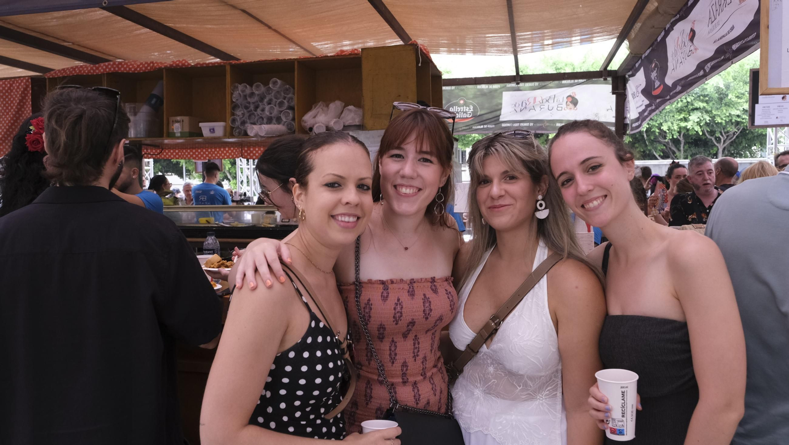 Los almerienses disfrutan del lunes en la Feria del Mediodía