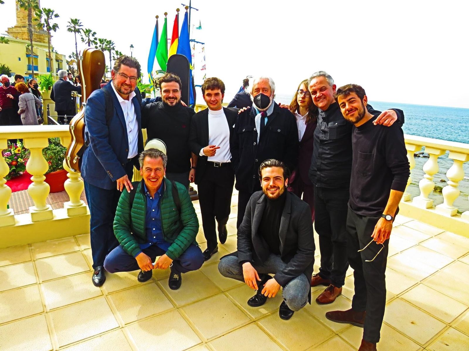 Manolo Sanlúcar junto a los artistas que acudieron al homenaje