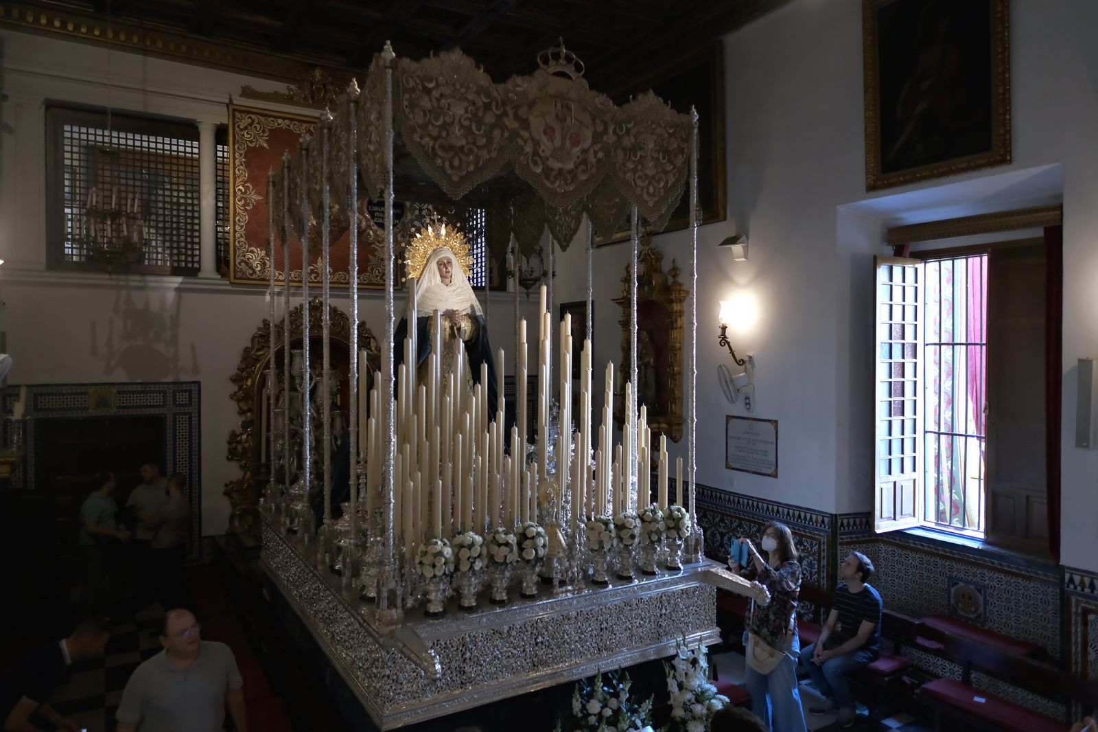 La imágenes de la Virgen de las Aguas del Museo en su palio