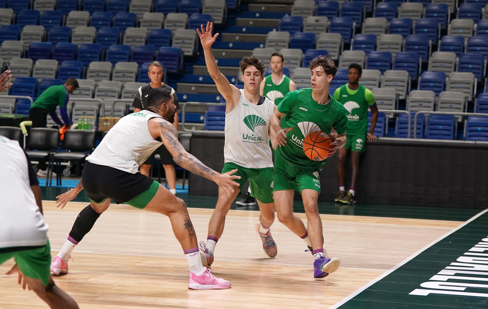 Guille del Pino, novedad para preparar el Unicaja-Tofas